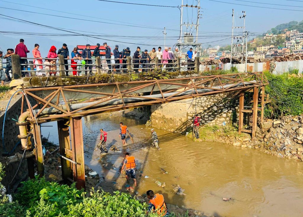 पनौतीमा खोलाले बगाएर बेपत्ता महिलाको खोजी जारी