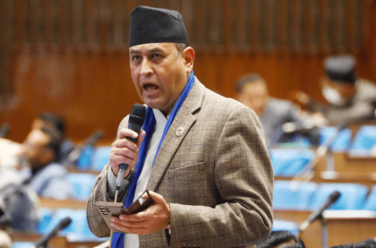 कानुन नबनाई महिला कामदार बाहिर नपठाउने व्यवस्था गर्न सांसद खतिवडाको माग