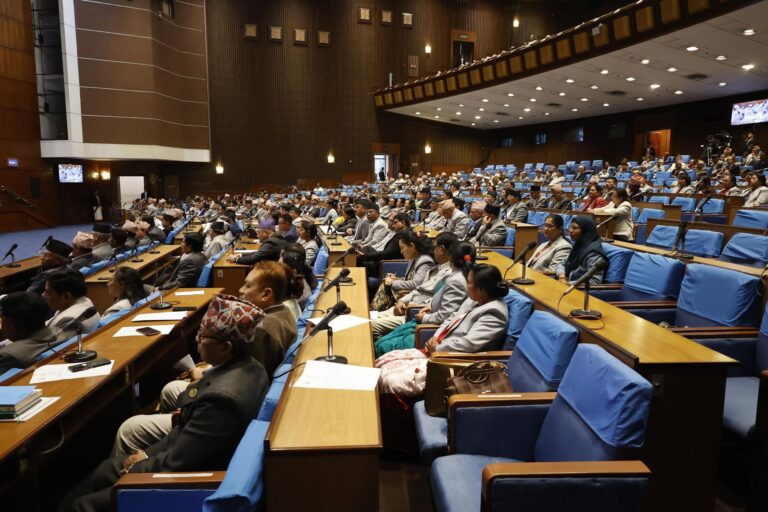 ‘ग्याँस सिलिन्डर साट्दा उपभोक्ता ठग्ने काम भयो, सरकारले निगरानी गरोस्’