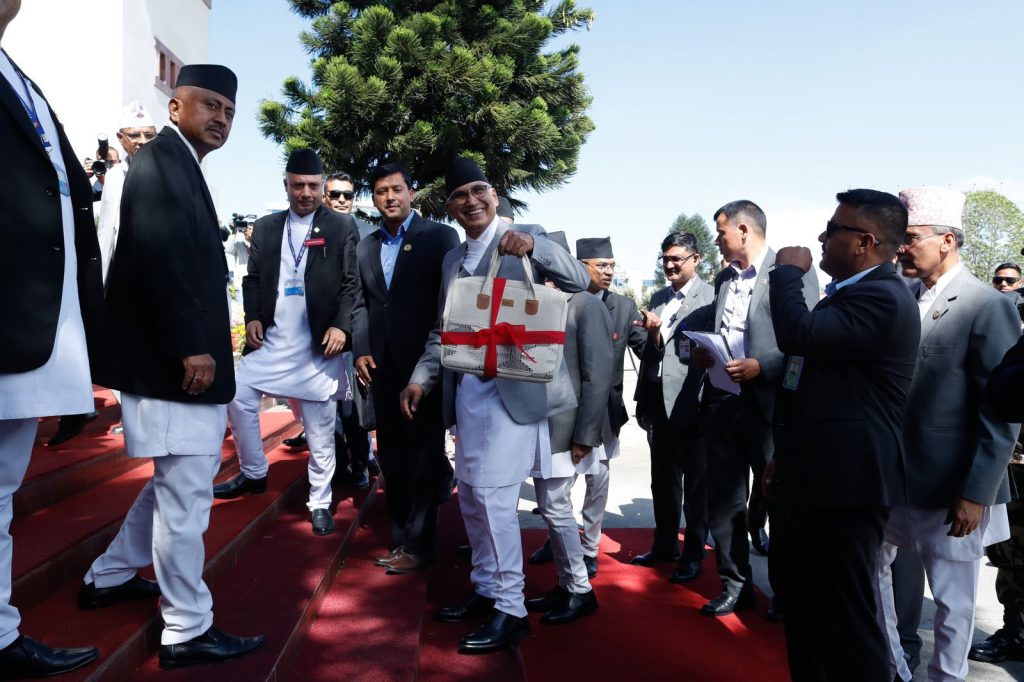 सरकारले ल्यायो  १९ खर्ब ६४ अर्बको बजेट (पूर्णपाठसहित)