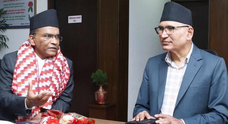 अर्थमन्त्री पौडेल र नवनियुक्त गभर्नर पौडेलबीच भेटवार्ता