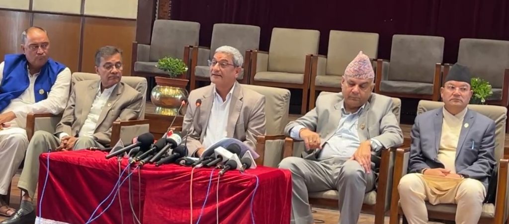 प्रतिपक्षीलाई प्रश्न गर्दै राजीनामा नदिने गृहमन्त्रीको अडान