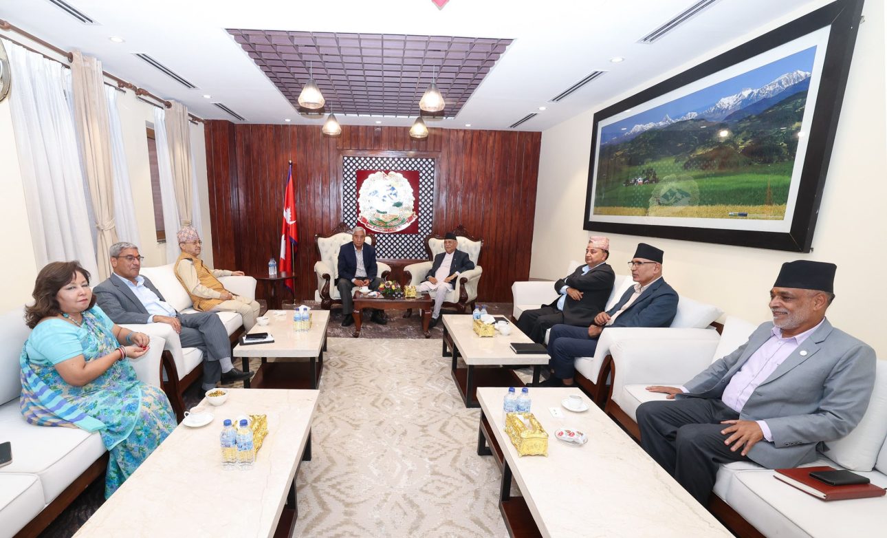 सत्तारुढ दलका शीर्ष नेता छलफलमा