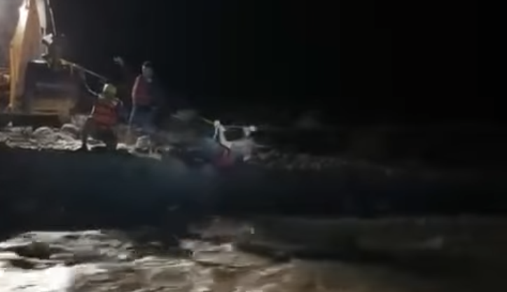 रोशी खोलामा बाढी: पाँच जनाको सकुशल उद्धार