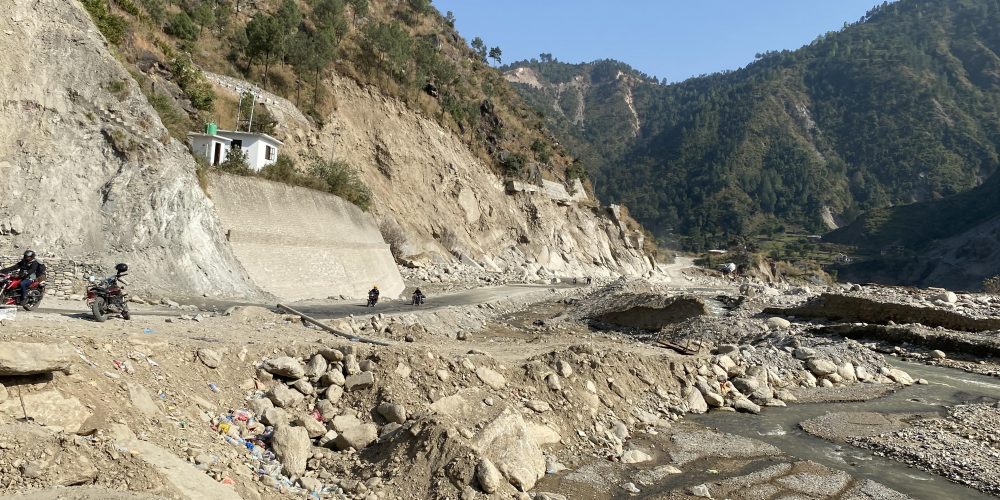 १५ दिनसम्म बीपी राजमार्गमा राति यात्रुवाहक सवारी चलाउन रोक