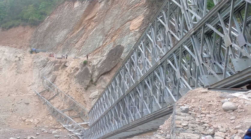 हेवा खोलामा बेलिब्रिज खस्दा घाइते भएका तीन मजदुरको मृत्यु