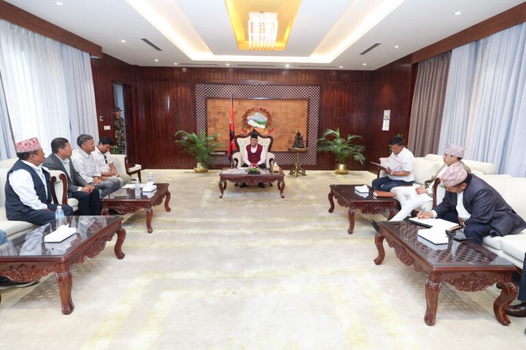 काठमाडौँ – तराई\मधेस दू्रतमार्ग सुरु विन्दुको समस्याबारे प्रधानमन्त्रीसँग छलफल