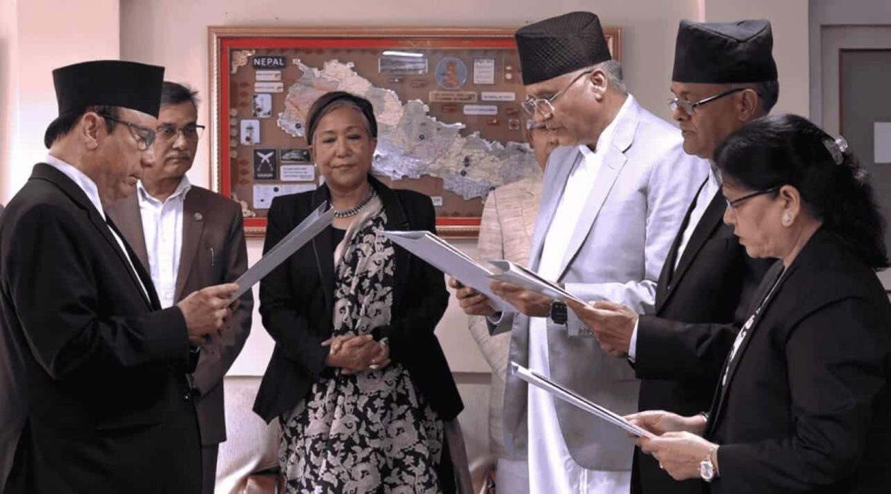 सर्वोच्चका नवनियुक्त न्यायाधीशहरुले लिए शपथ