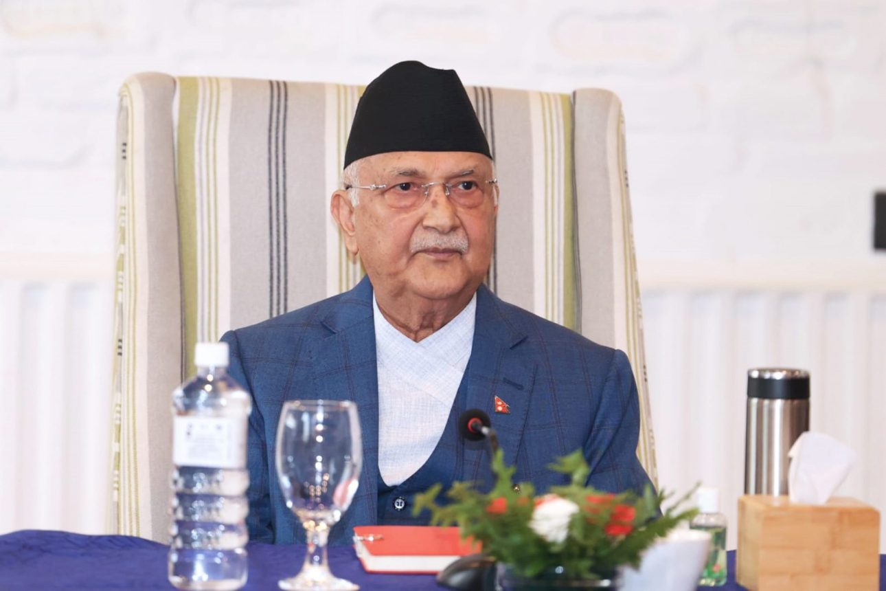 बाढीको वितण्डापछि हेलिकोप्टरमा रसुवा जाँदै प्रधानमन्त्री