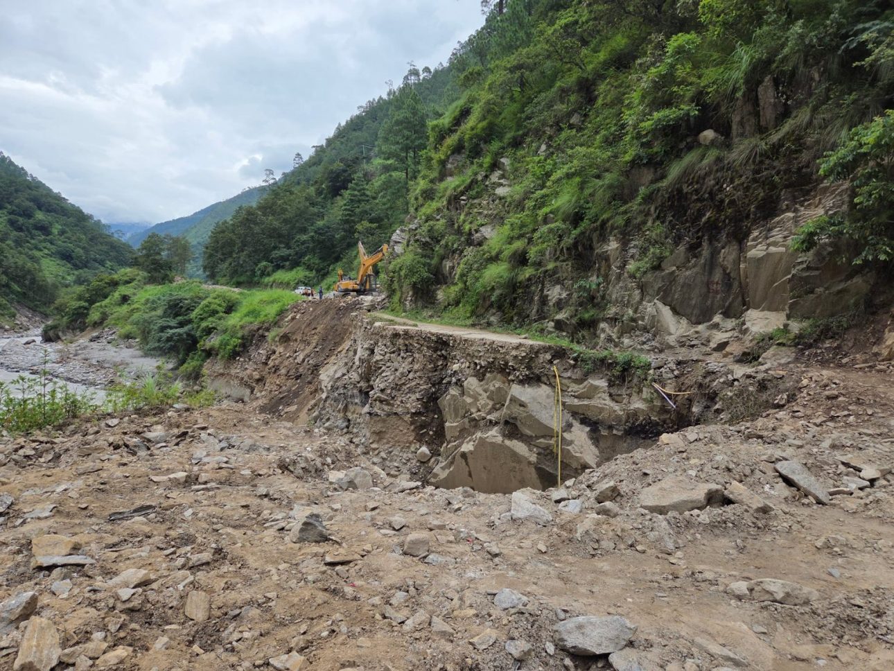 स्याफ्रुबेसी–रसुवागढी सडक २२ दिन बितिसक्दा पनि सञ्चालन हुन सकेन, अझै एक सातापछि मात्र खुल्ने अनुमान