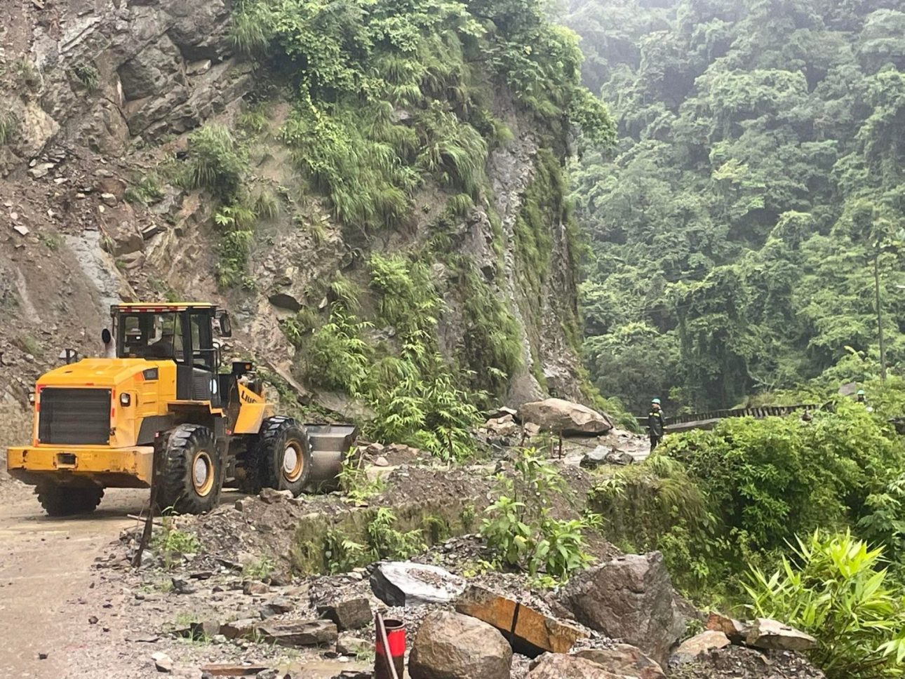 पाल्पा–बुटवल सडकमा आएको अवरोध हटेर यातायात सञ्चालनमा