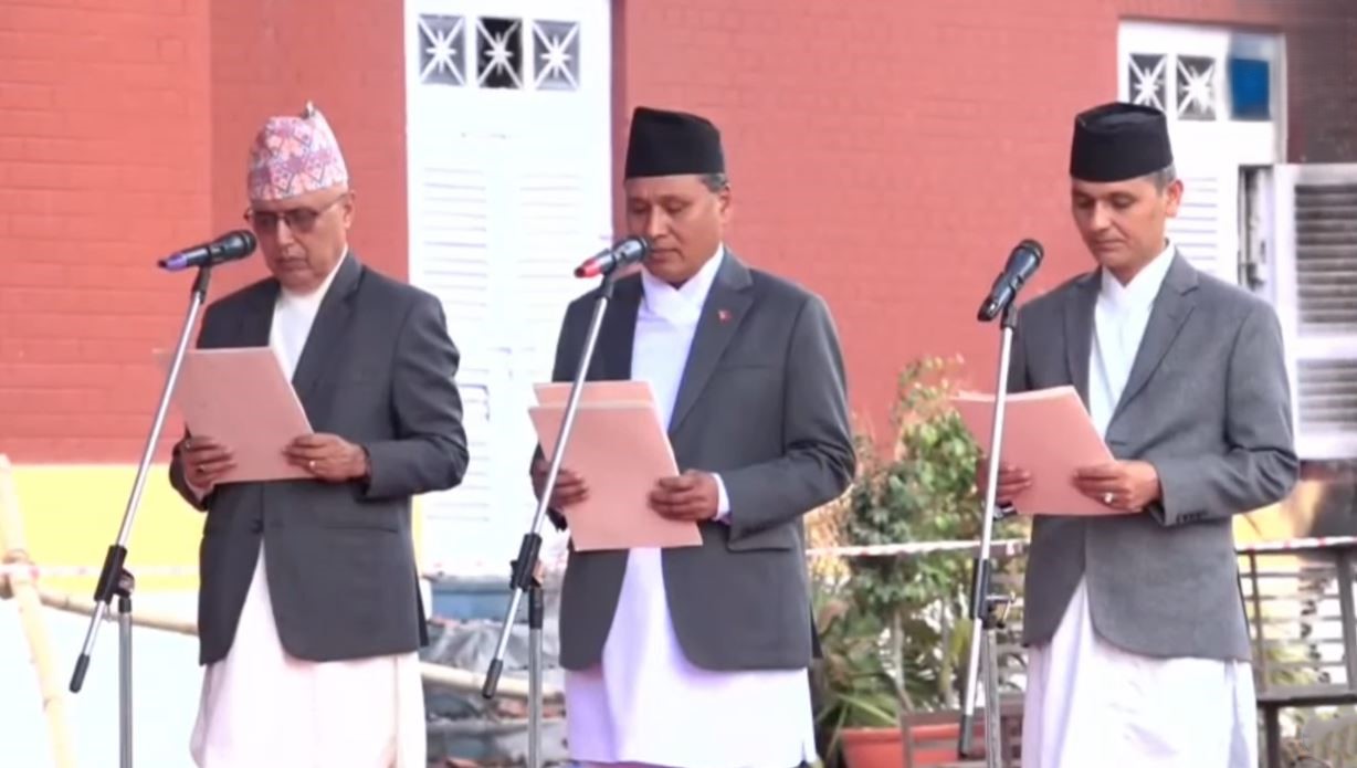 राष्ट्रपतिबाट नवनियुक्त मन्त्रीहरूको शपथ