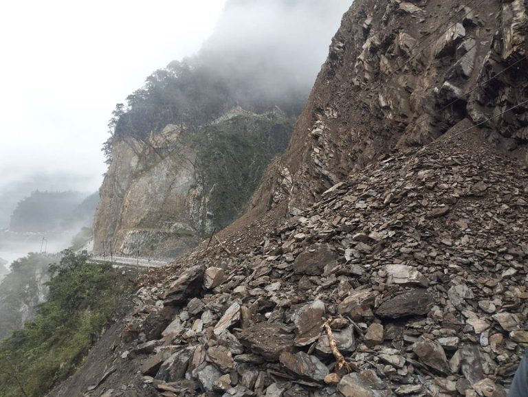 अवरुद्ध सडक खोल्न सरकारले सुरु गर्यो पहल