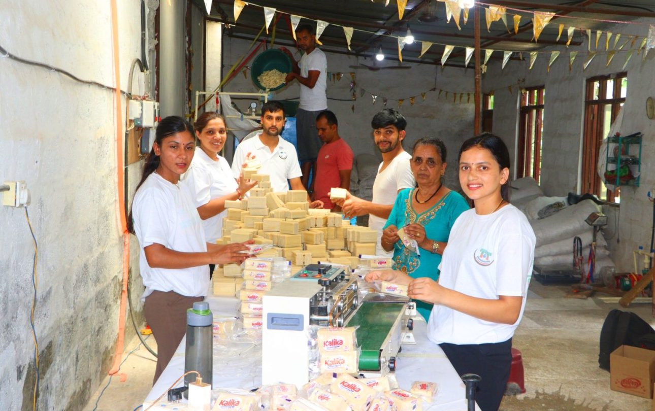 बागलुङमा स्थापित भयो एक करोड लगानीको साबुन कारखाना