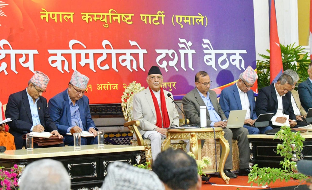 एमाले केन्द्रीय कमिटी बैठक दोस्रो दिन पनि जारी, अध्यक्ष ओलीको प्रस्तावमाथि धारणा राख्ने क्रम जारी