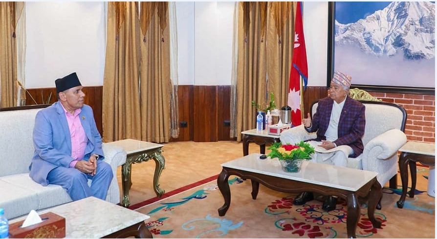 छलफलका लागि राष्ट्रपति पौडेलसँग दाहालको भेट