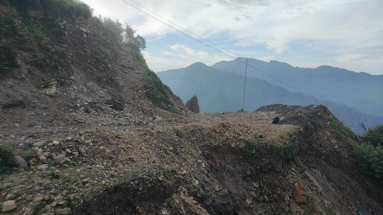 बारपाक–लाप्राक सडक बुधबारसम्मका लागि बन्द रहने