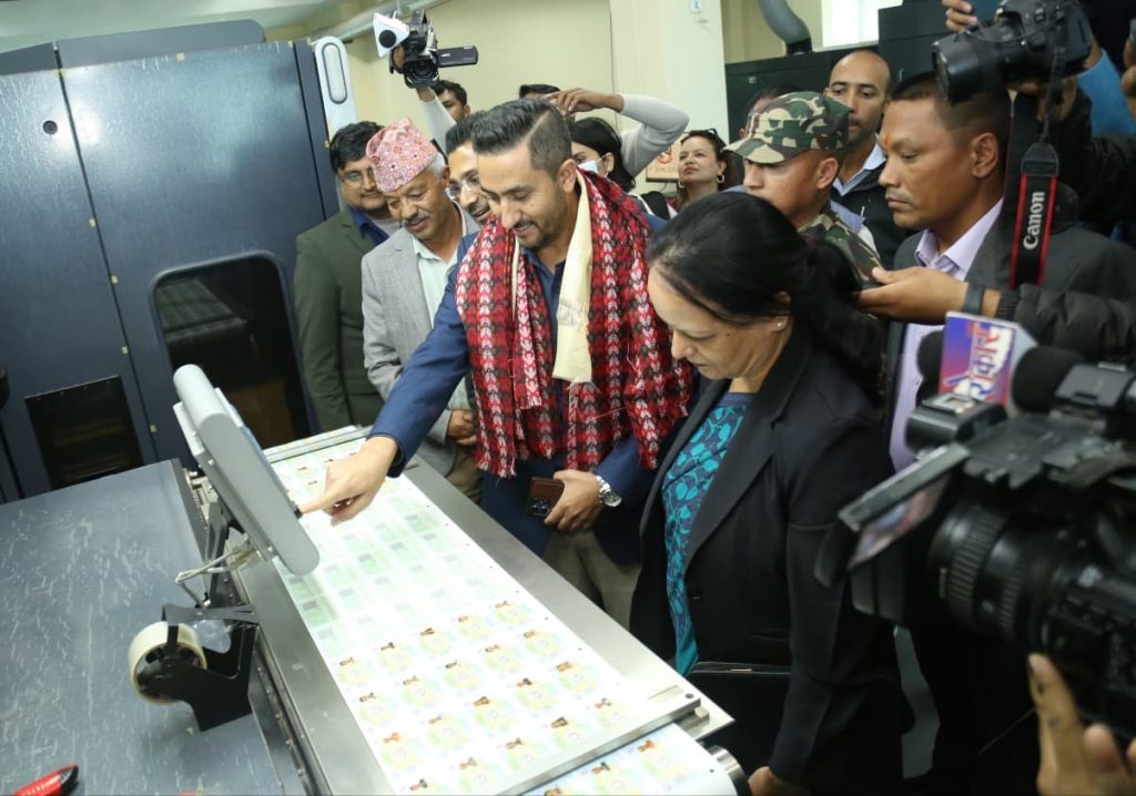 सुरक्षण मुद्रण केन्द्रमा सवारी चालक अनुमति पत्र छपाइ प्रक्रिया सुरु