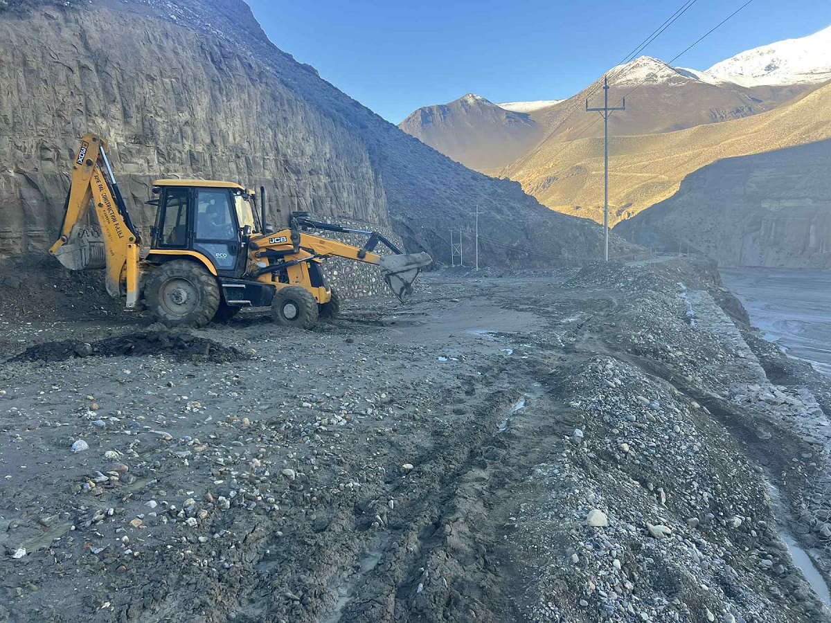 मुस्ताङ र डोल्पा सडक १० दिनदेखि अवरुद्ध