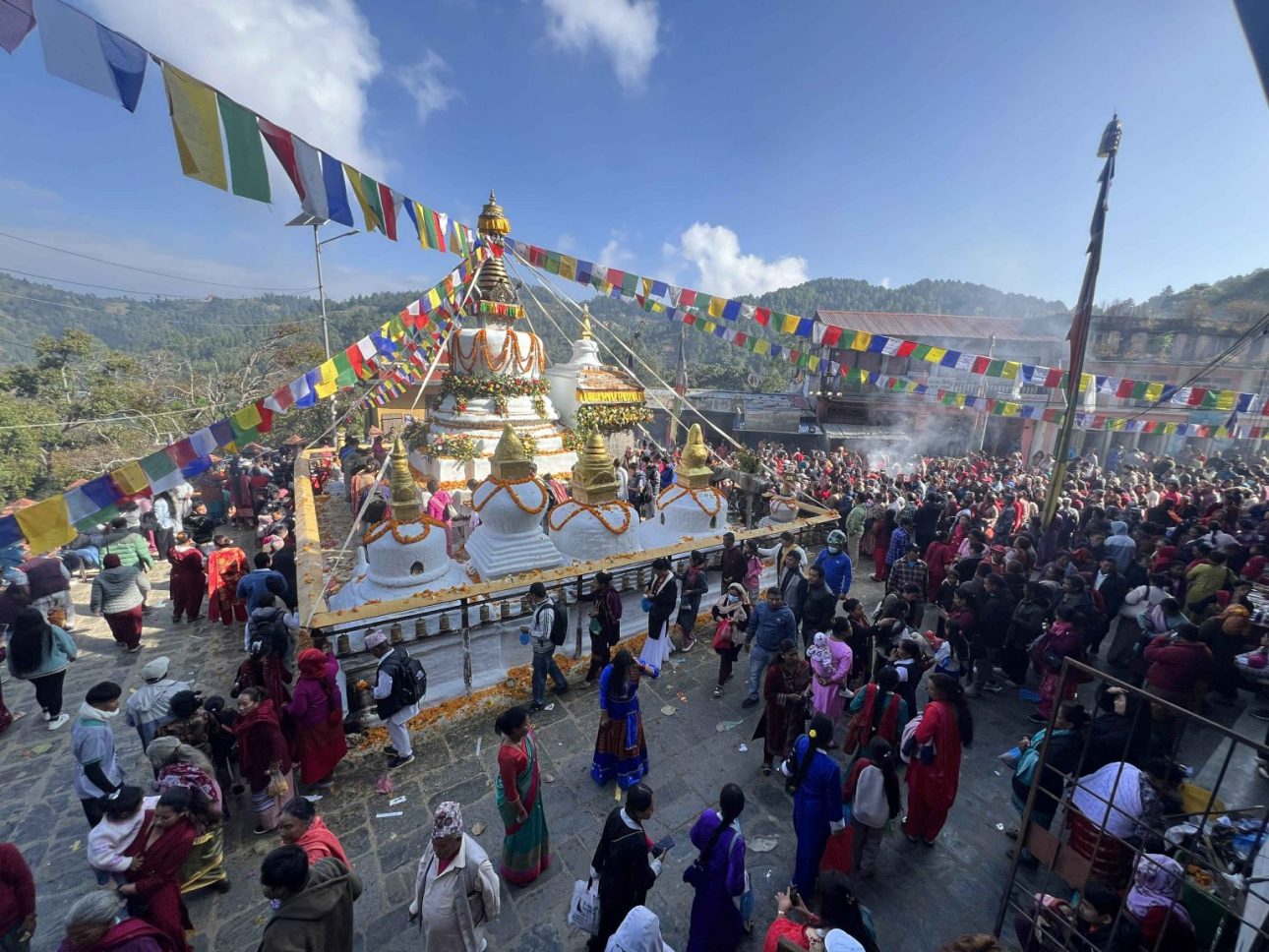श्रद्धालुहरूको भीडसहित ऐतिहासिक नमोबुद्ध मेला प्रारम्भ
