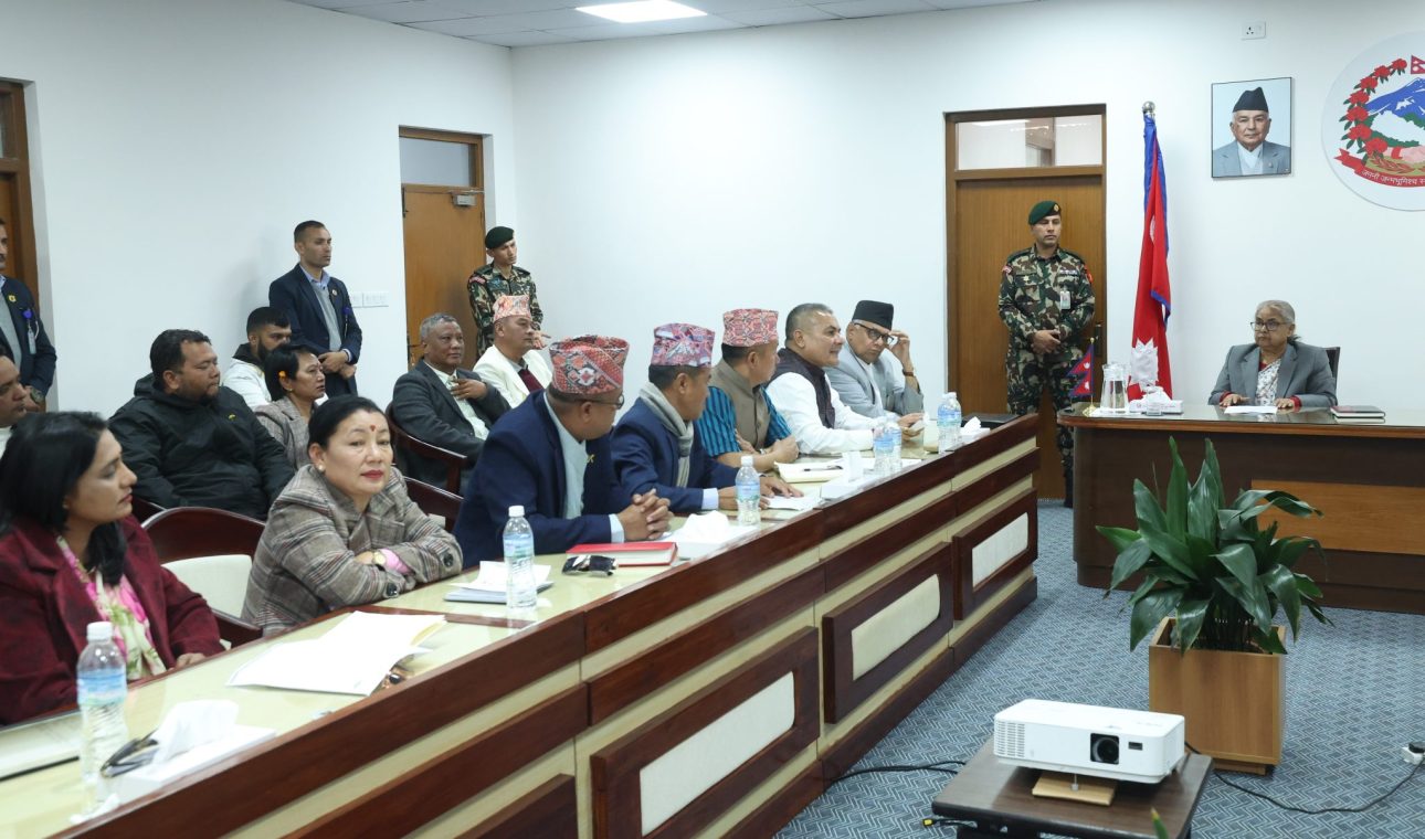 सरकार र दुर्गा प्रसाईं समूहबीच सिंहदरबारमा वार्ता जारी