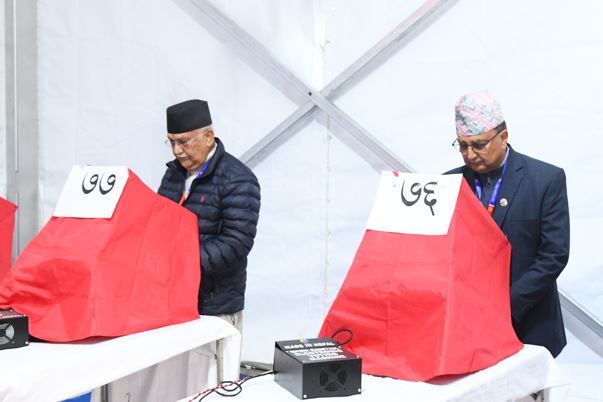 एमाले ११औँ महाधिवेशनमा नयाँ नेतृत्वका लागि मतदान सुरु