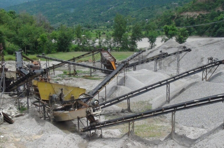 लेगुवाघाटमा अवैध क्रसर उद्योग सञ्चालनमा रोक