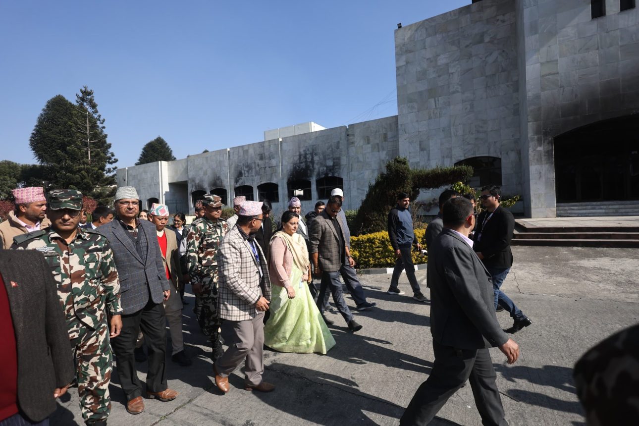 पूर्वराष्ट्रपति भण्डारीद्वारा ‘जेनजी’ आन्दोलनले जलाएको संसद् भवनको अवलोकन