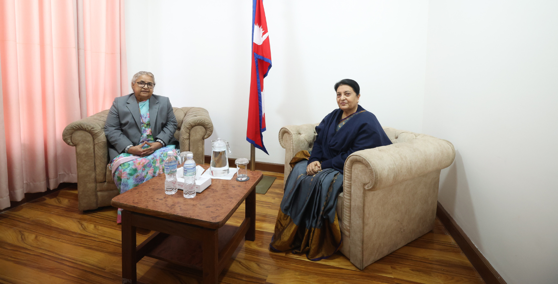 प्रधानमन्त्री सुशीला कार्की र पूर्वराष्ट्रपति भण्डारीबीच सिंहदरबारमा भेट