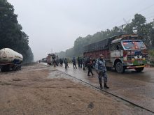 रौतहटको चन्द्रनिगाहपुर–निजगढ सडक २४ घण्टापछि खुल्यो, ग्यास बुलेट हटाएर राजमार्ग सञ्चालनमा