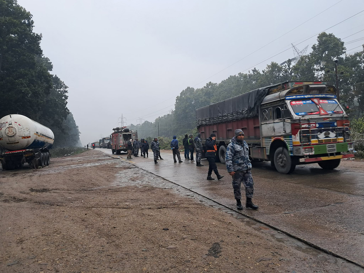 रौतहटको चन्द्रनिगाहपुर–निजगढ सडक २४ घण्टापछि खुल्यो, ग्यास बुलेट हटाएर राजमार्ग सञ्चालनमा