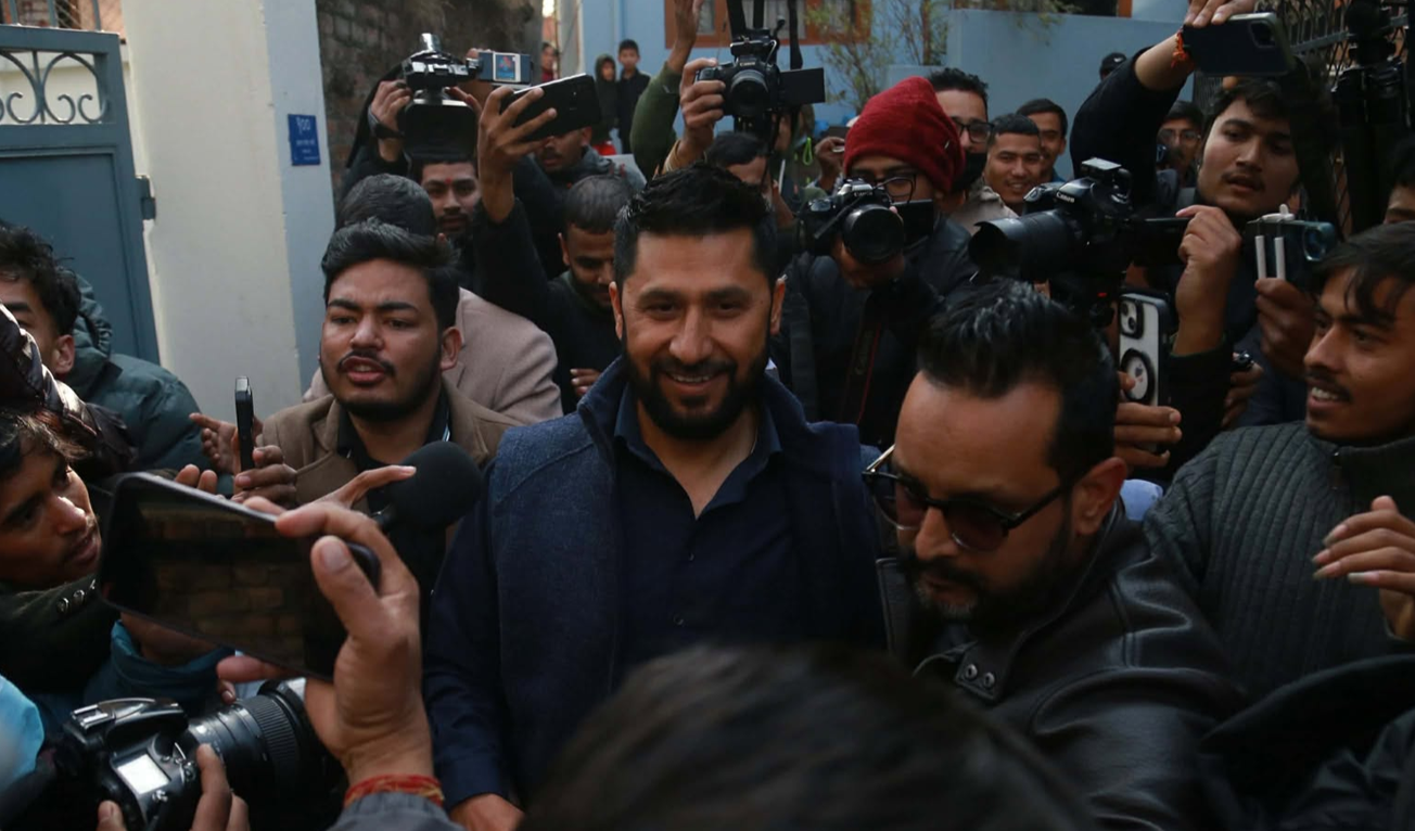 बालेनसँग ‘वान टू वान’ वार्ता सकेर निस्किए रवि लामिछाने