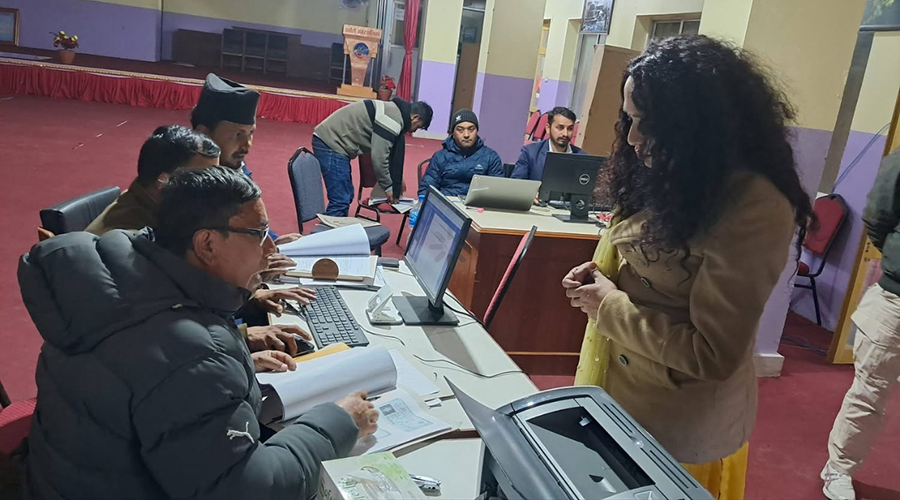 समावेशी समाजवादी पार्टीकी पारलिंगी महिला विनोद लामाको काभ्रे–१ बाट उम्मेदवारी दर्ता