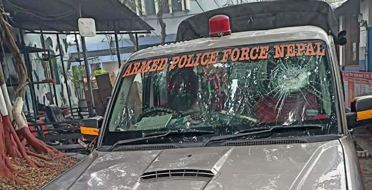 कपडा तस्करीको छापामा ढुंगामुढा, तीन सशस्त्र प्रहरी घाइते