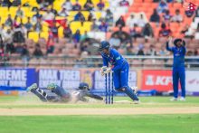 लिग–२ सिरिजमा नेपालको मध्यम स्कोर, यूएईलाई २०१ रनको लक्ष्य