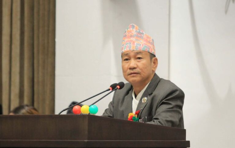प्रधानमन्त्रीको कार्यशैलीप्रति असन्तुष्टि जनाउँदै हर्क साम्पाङद्वारा बैठक बहिष्कार