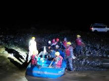 रोशीमा बाढीले अवरुद्ध विपी राजमार्ग : राति ८९ यात्रुको उद्धार, आवागमन बन्द