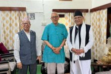 प्रचण्ड, माधव नेपाल र डा. शेखर कोइरालाबीच विराटनगरमा भेटवार्ता