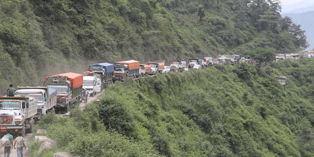 लेदो हटाएपछि काठमाडौँ–मुग्लिन सडकमा यातायात सुचारु