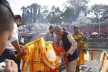 भोटेकोशी बाढीमा बेपत्ता पत्रकार टेकराज थामीको कुशको शव बनाएर अन्त्येष्टि