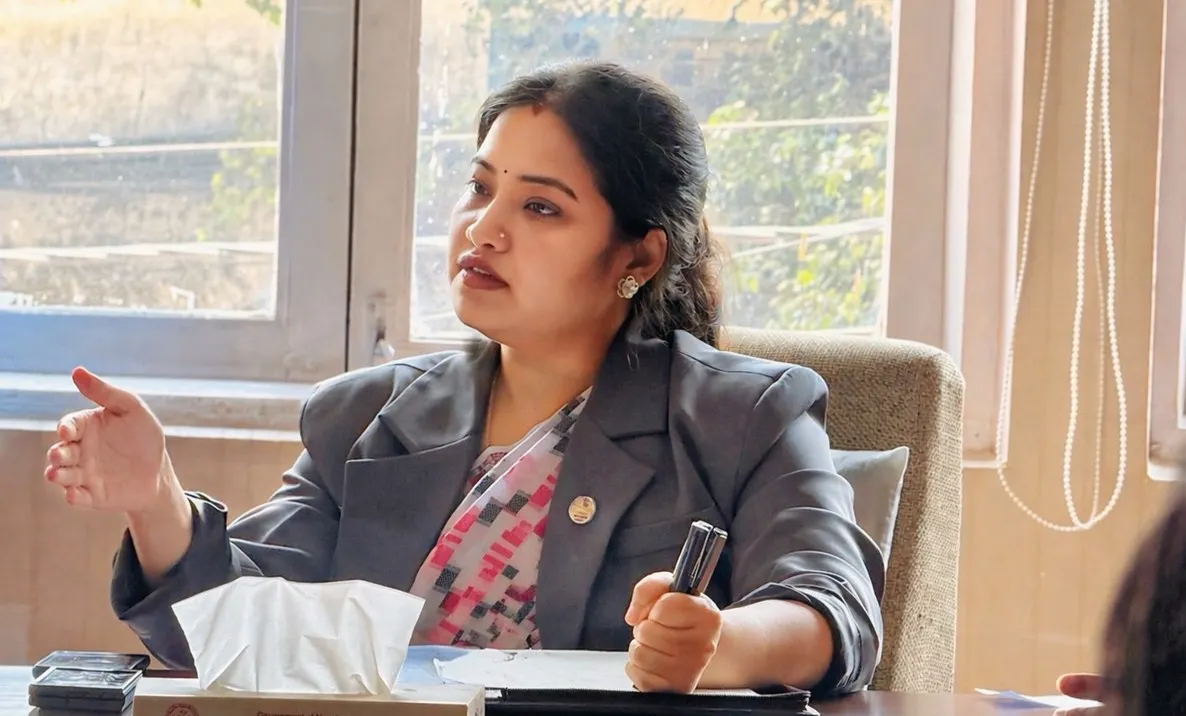 सरुवा भएका कर्मचारीलाई रमाना नदिने कार्यालय प्रमुख र लेखा प्रमुखको तलब रोक्का हुने