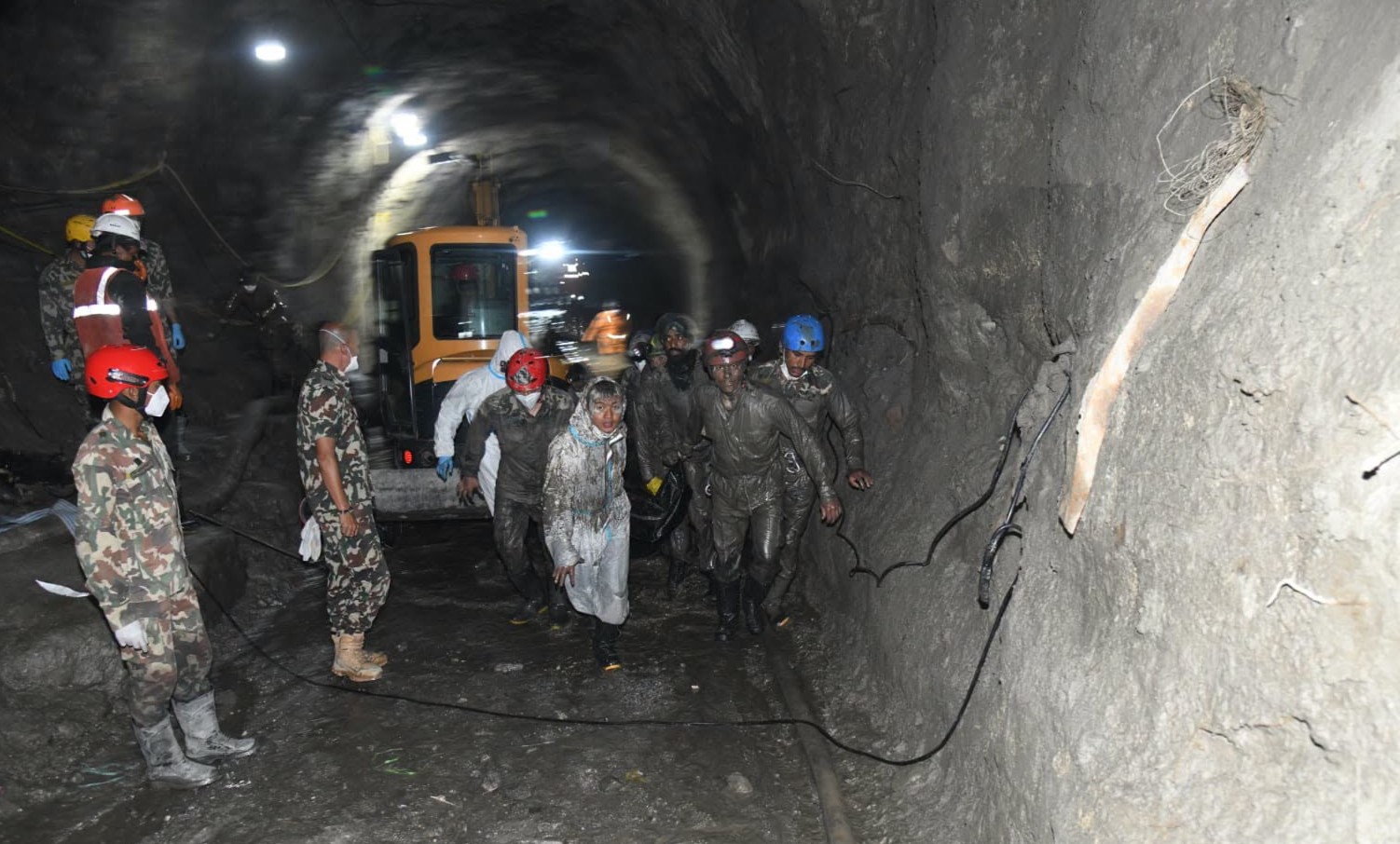 चिलिमे जलविद्युत् केन्द्रमा भेटिएका पाँच कर्मचारीको शव परिवारलाई हस्तान्तरण